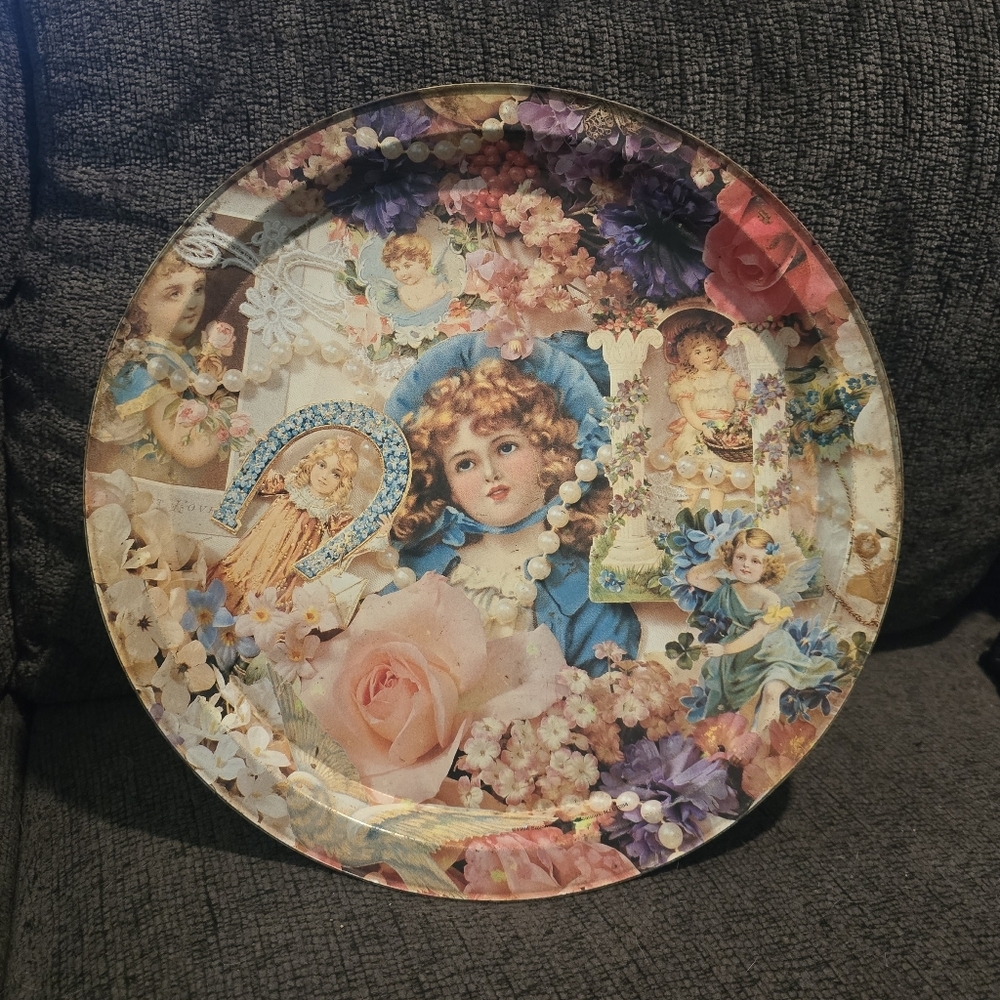Victorian-style Decorative Floral & Pearls Metal Tray